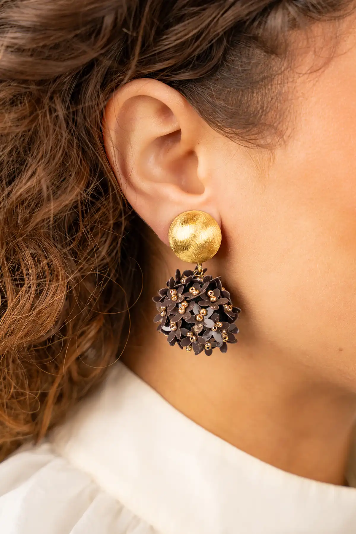 Brown earrings Daisy flower globe M clip