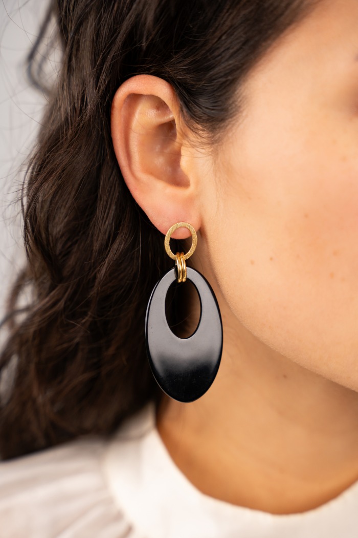 Black resin earrings teardrop Slott-theme.productDescriptionPage.SEO.byTheBrand